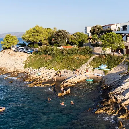 Romana - Luxury Estate