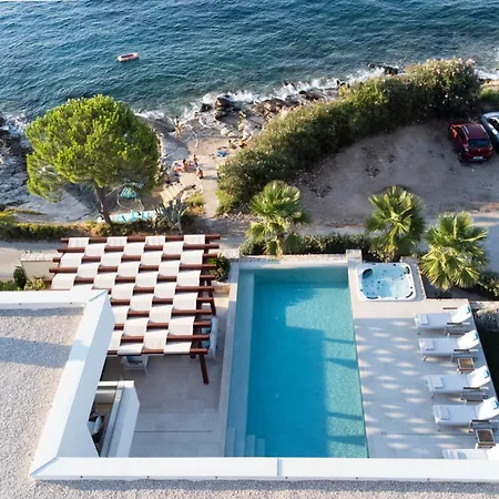 Romana - Luxury Estate