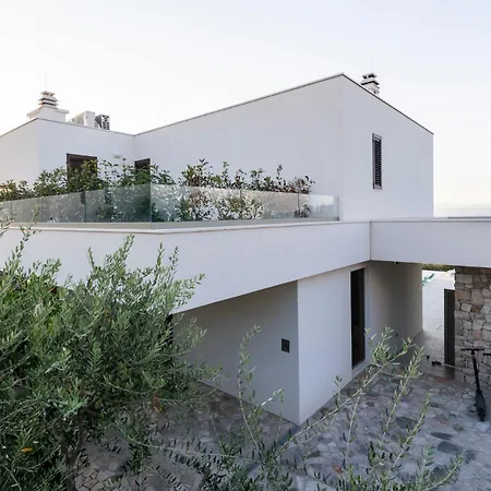 Romana - Luxury Estate Villa