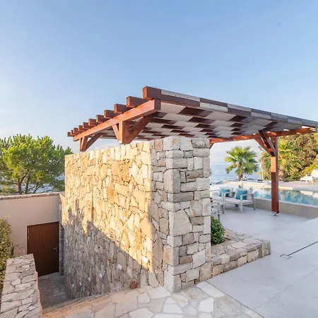 Romana - Luxury Estate