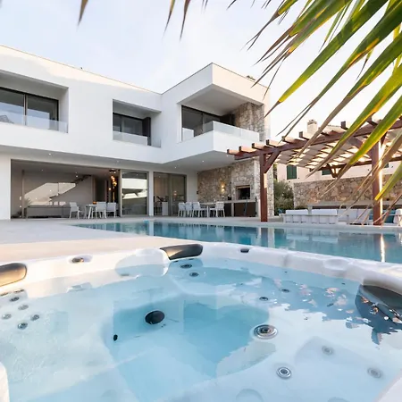 Romana - Luxury Estate