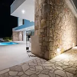 Romana - Luxury Estate 스토모르스카