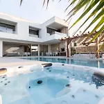 Romana - Luxury Estate
