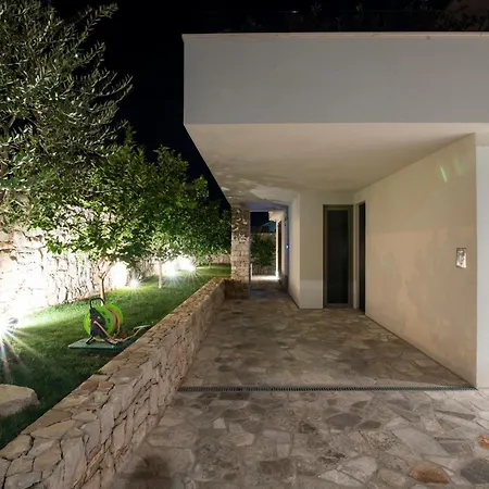 Romana - Luxury Estate *